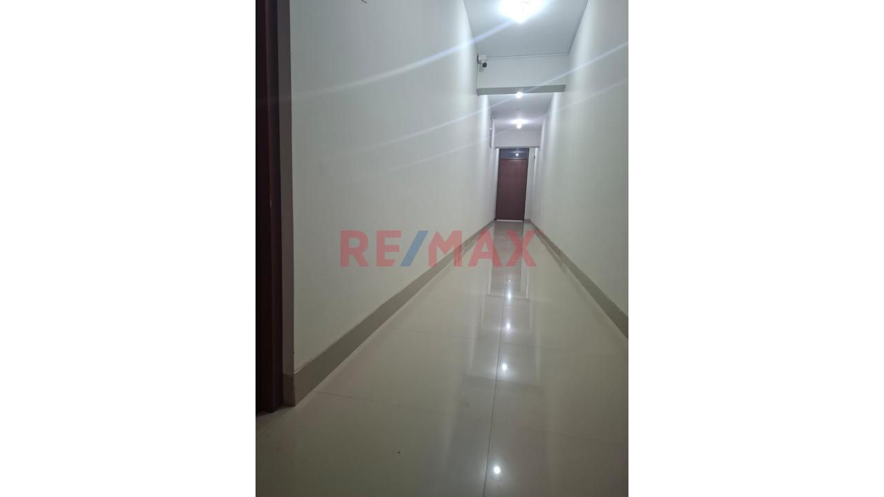 Minidepartamento En Alquiler En Cuarto Piso En Urb. La Primavera - Chiclayo — foto 9