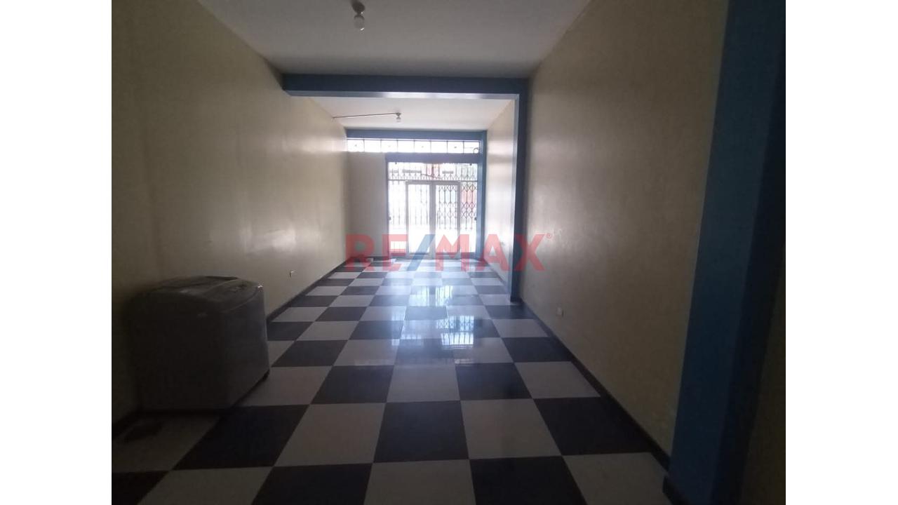 Venta De Casa De 3 Pisos En Venta En San Martin - 7