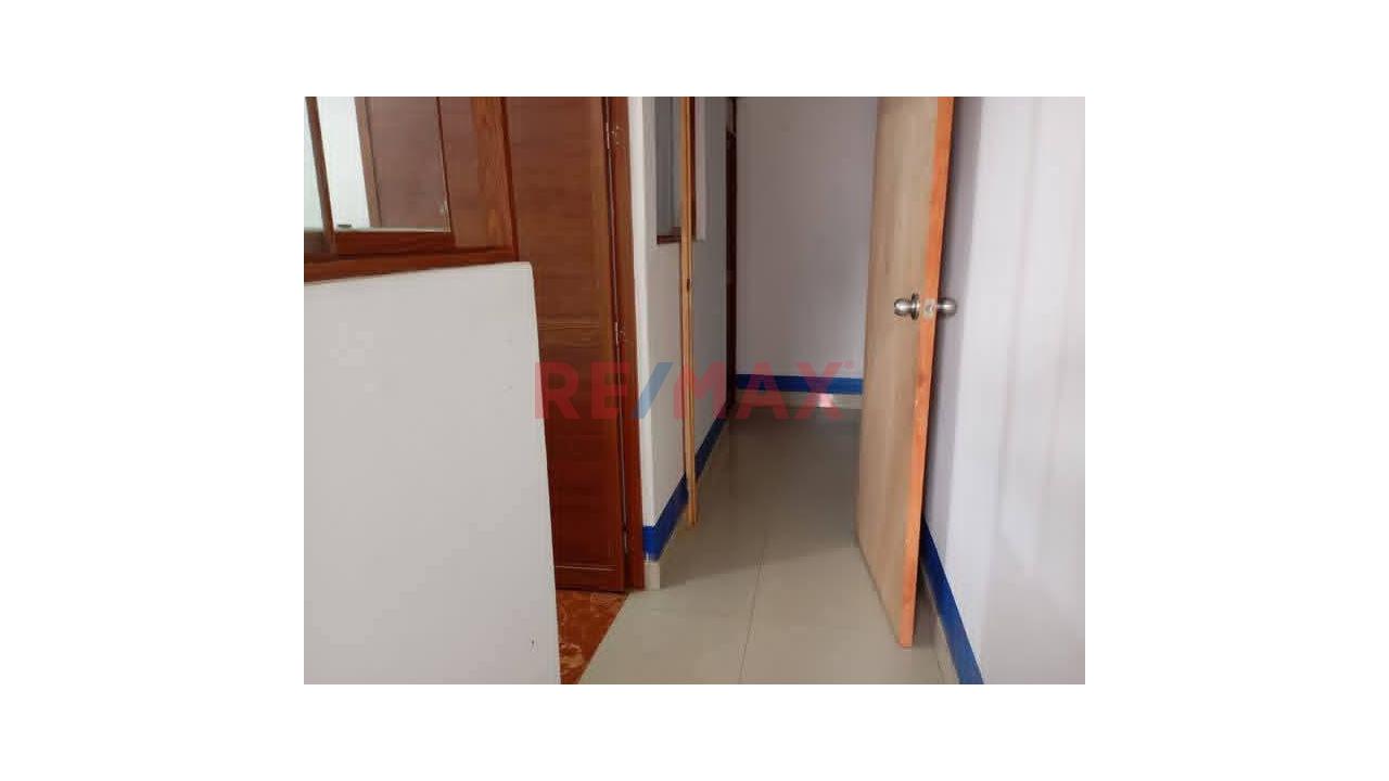 Venta De Casa De 3 Pisos En Venta En San Martin - 2