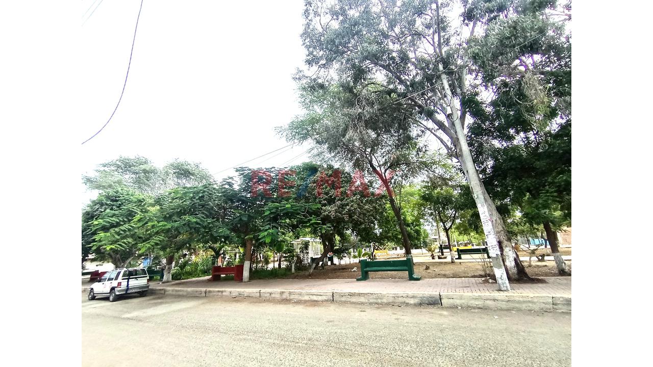Invierte Donde La Ubicación Marca La Diferencia: Casa Frente A Parque En Cossío Del Pomar-Castilla-Piura — foto 11