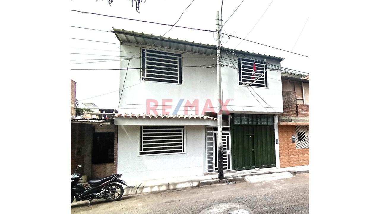 Invierte Donde La Ubicación Marca La Diferencia: Casa Frente A Parque En Cossío Del Pomar-Castilla-Piura