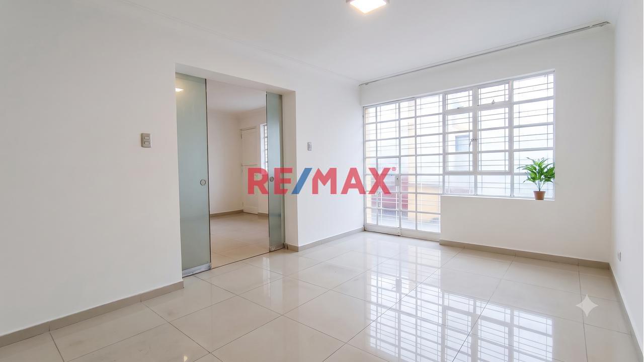 ¡Excelente Oportunidad! Venta De Local En El Corazón De Jesús María - 1