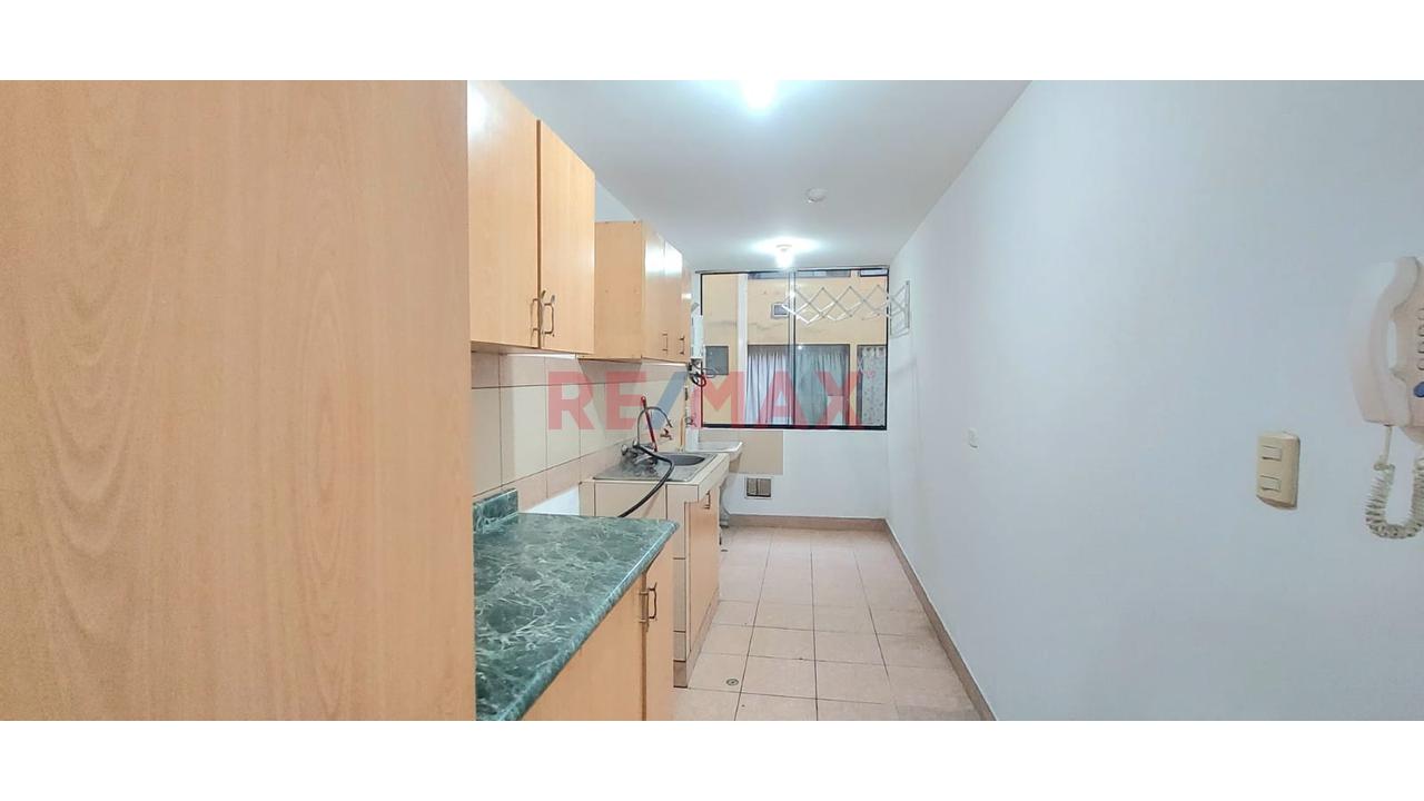 Alquiler De Hermoso Departamento En 5To Piso, A 2 Cuadras Del Ovalo Santa Anita — foto 2