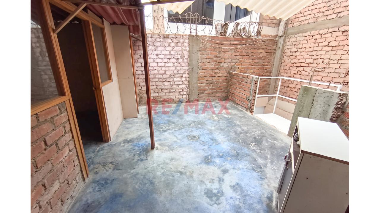 🚨Casa De 3 Pisos En Plena Av. Alcides Carrion A 01 Cdra De Mayolo En Smp🚨 — foto 12