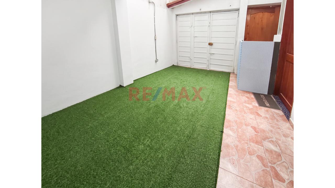🚨Casa De 3 Pisos En Plena Av. Alcides Carrion A 01 Cdra De Mayolo En Smp🚨 — foto 13