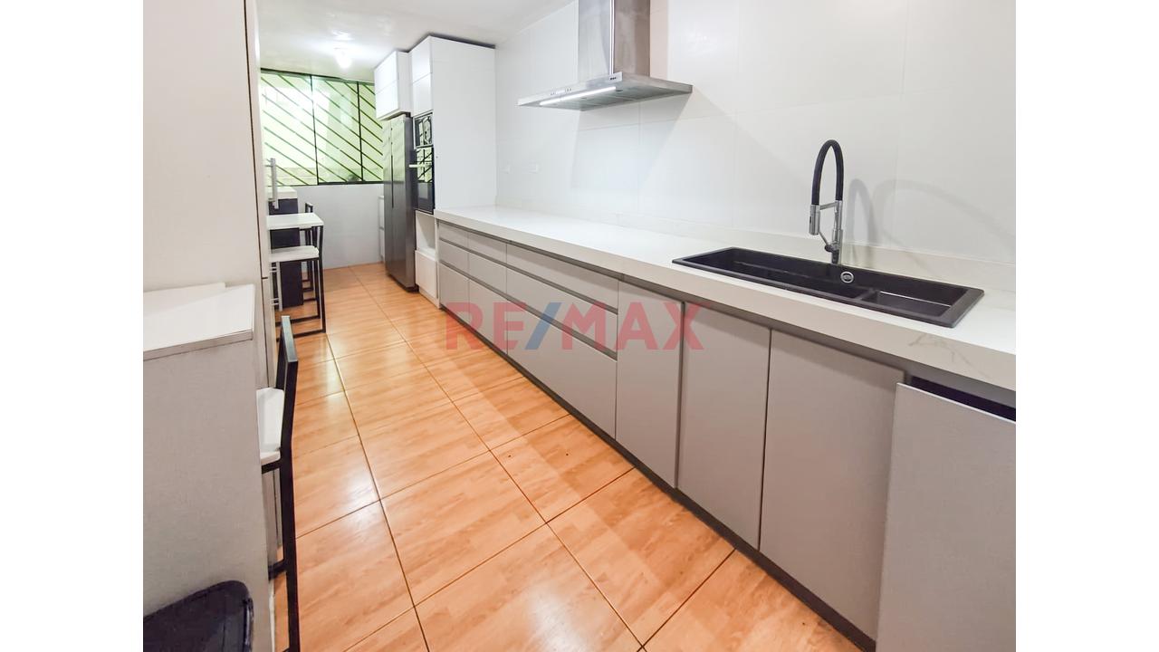 🚨Casa De 3 Pisos En Plena Av. Alcides Carrion A 01 Cdra De Mayolo En Smp🚨 — foto 8