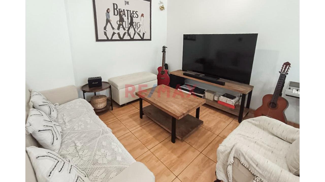 🚨Casa De 3 Pisos En Plena Av. Alcides Carrion A 01 Cdra De Mayolo En Smp🚨 — foto 4
