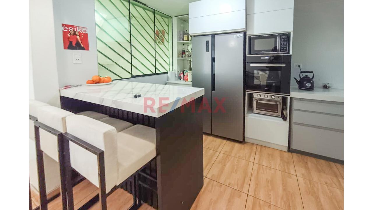 🚨Casa De 3 Pisos En Plena Av. Alcides Carrion A 01 Cdra De Mayolo En Smp🚨 — foto 7