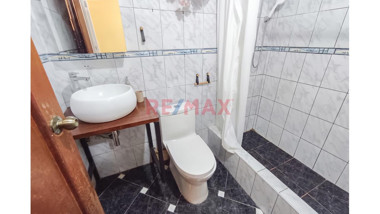 🚨Casa De 3 Pisos En Plena Av. Alcides Carrion A 01 Cdra De Mayolo En Smp🚨 — foto 9