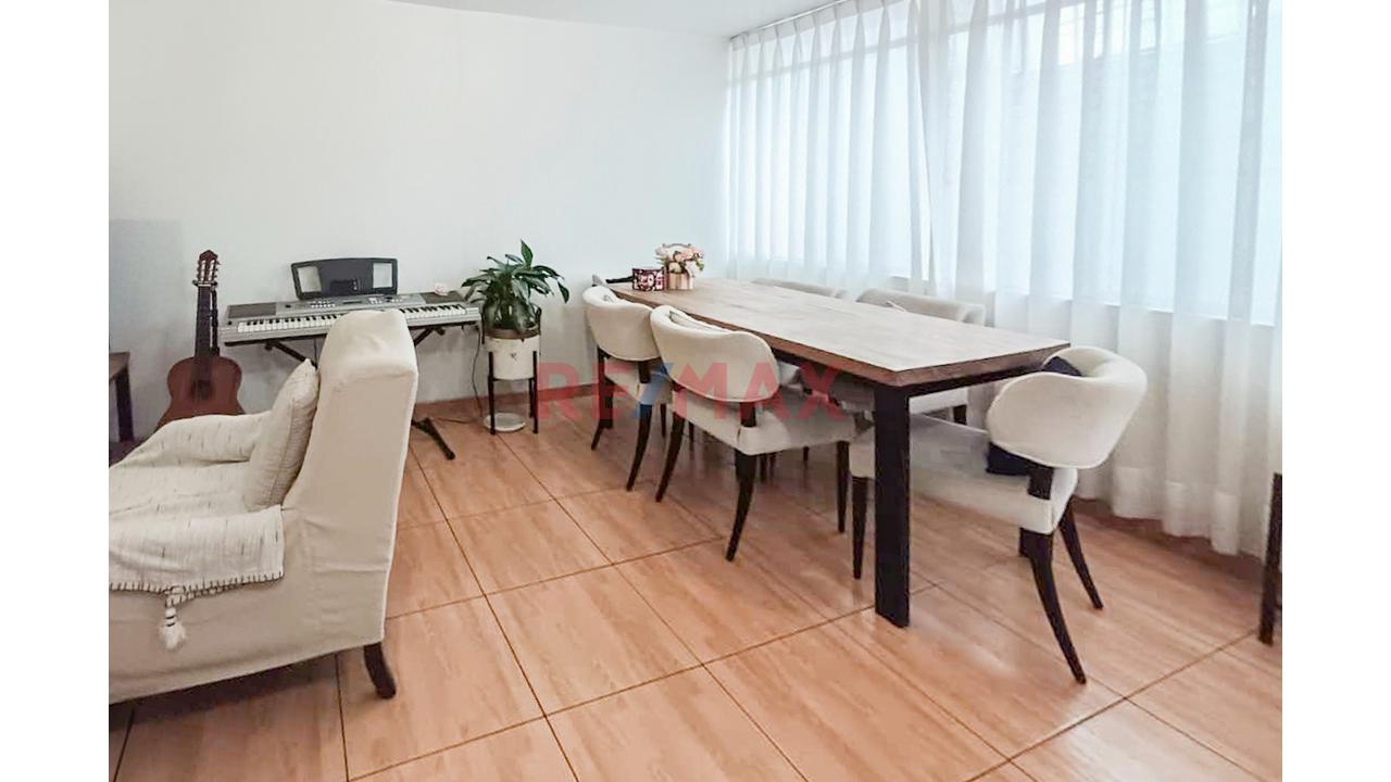 🚨Casa De 3 Pisos En Plena Av. Alcides Carrion A 01 Cdra De Mayolo En Smp🚨
