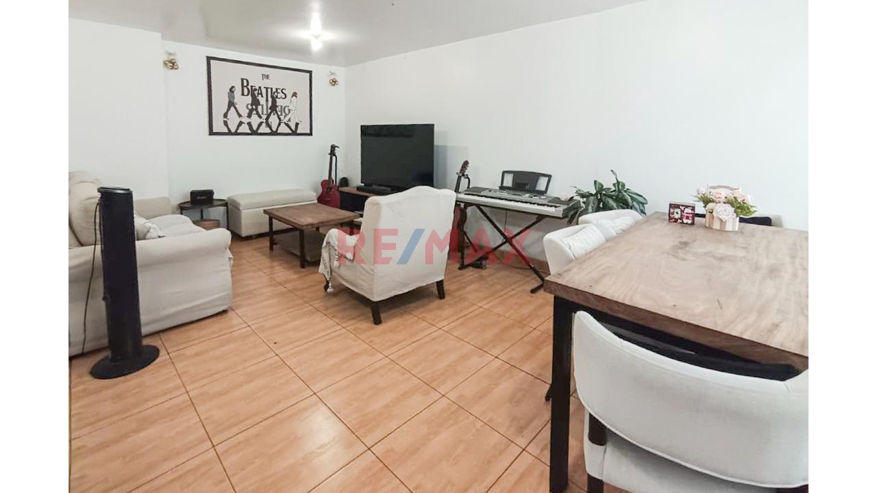 🚨Casa De 3 Pisos En Plena Av. Alcides Carrion A 01 Cdra De Mayolo En Smp🚨 — foto 3
