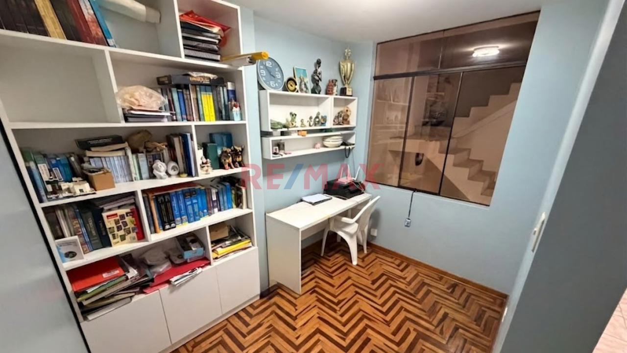 Casa 3 Pisos En Venta Urb El Amauta Chiclayo - 13
