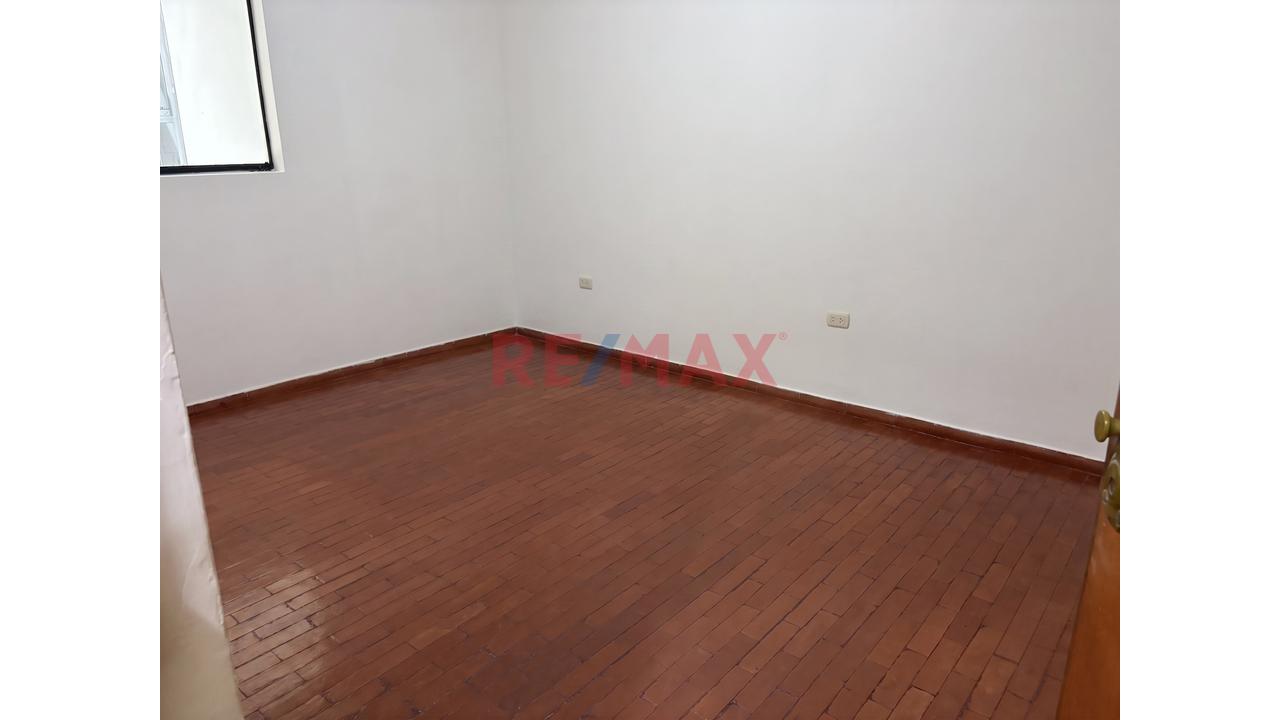 Se Vende Casa De 5 Pisos En Los Olivos . Cerca A Naranjal — foto 6