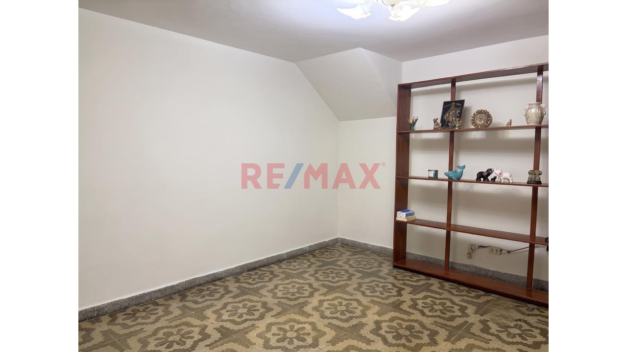 Se Vende Casa De 5 Pisos En Los Olivos . Cerca A Naranjal — foto 4