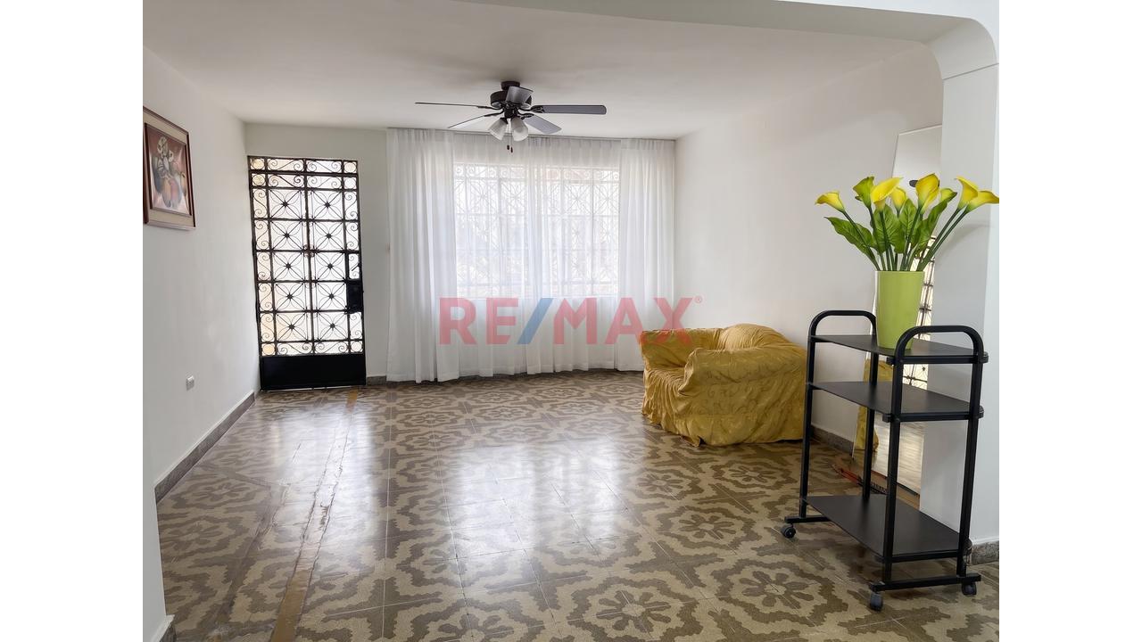 Se Vende Casa De 5 Pisos En Los Olivos . Cerca A Naranjal — foto 2