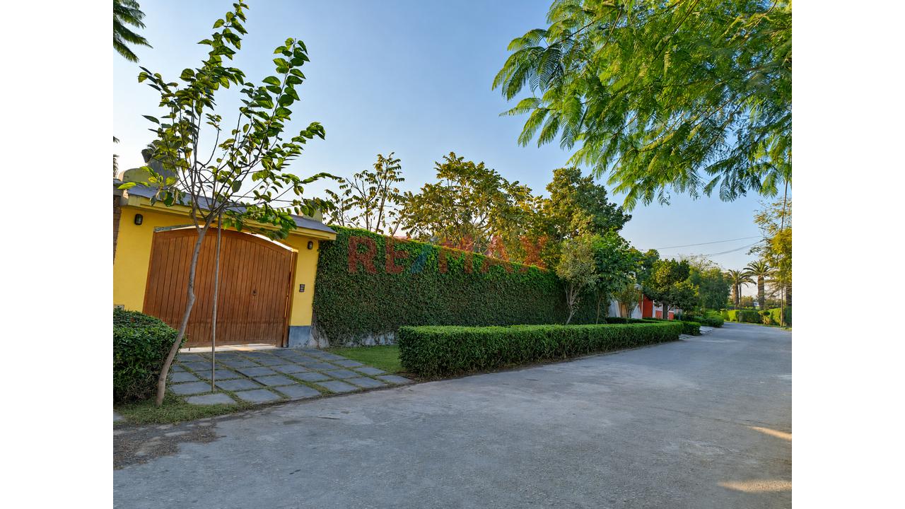 🏡🌿✨ ¡Atención Familias E Inversionistas! Descubre Esta Espectacular Casa De Campo Con Piscina, Amplias Áreas Verdes, Departamento Y Mini Departamento En Huachipa 🏊‍♀️🌳💫 — foto 2