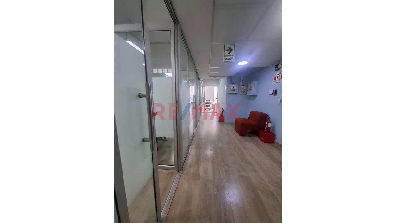 Alquiler Oficina Semiamoblada En Monterrico Surco Torre La Encalada — foto 6
