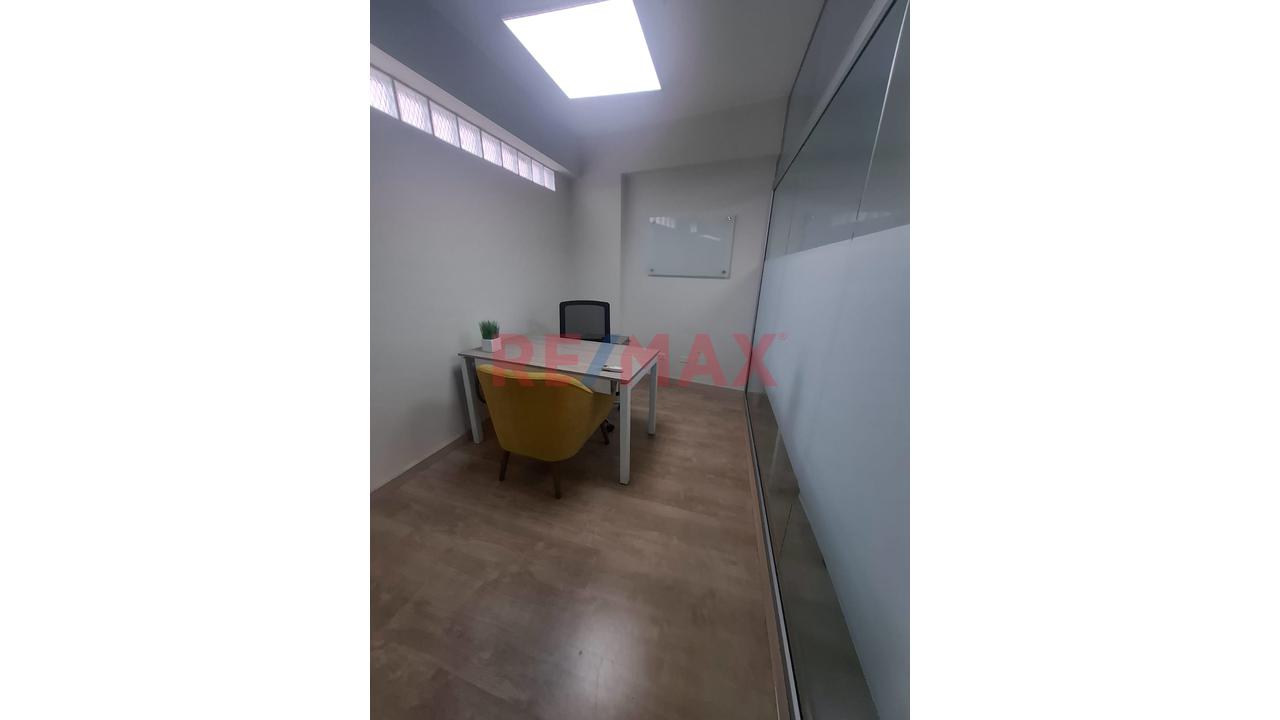 Alquiler Oficina Semiamoblada En Monterrico Surco Torre La Encalada — foto 4