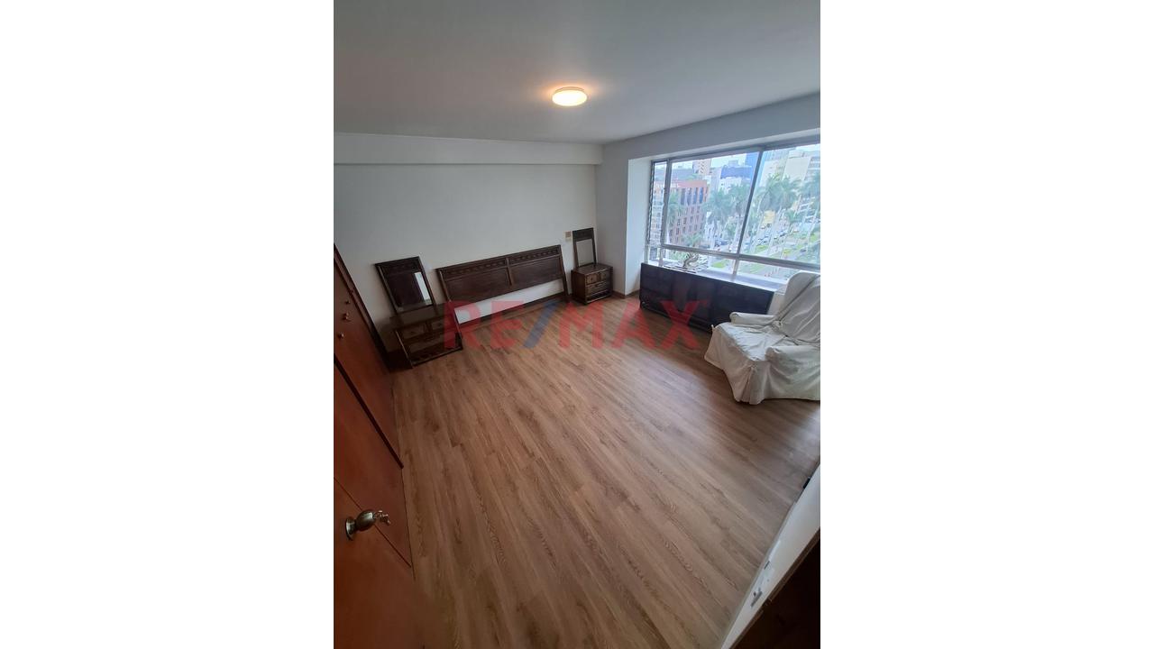 Alquiler  Departamento Remodelado Con Balcón En San Isidro "Edificio Lafayette" — foto 15