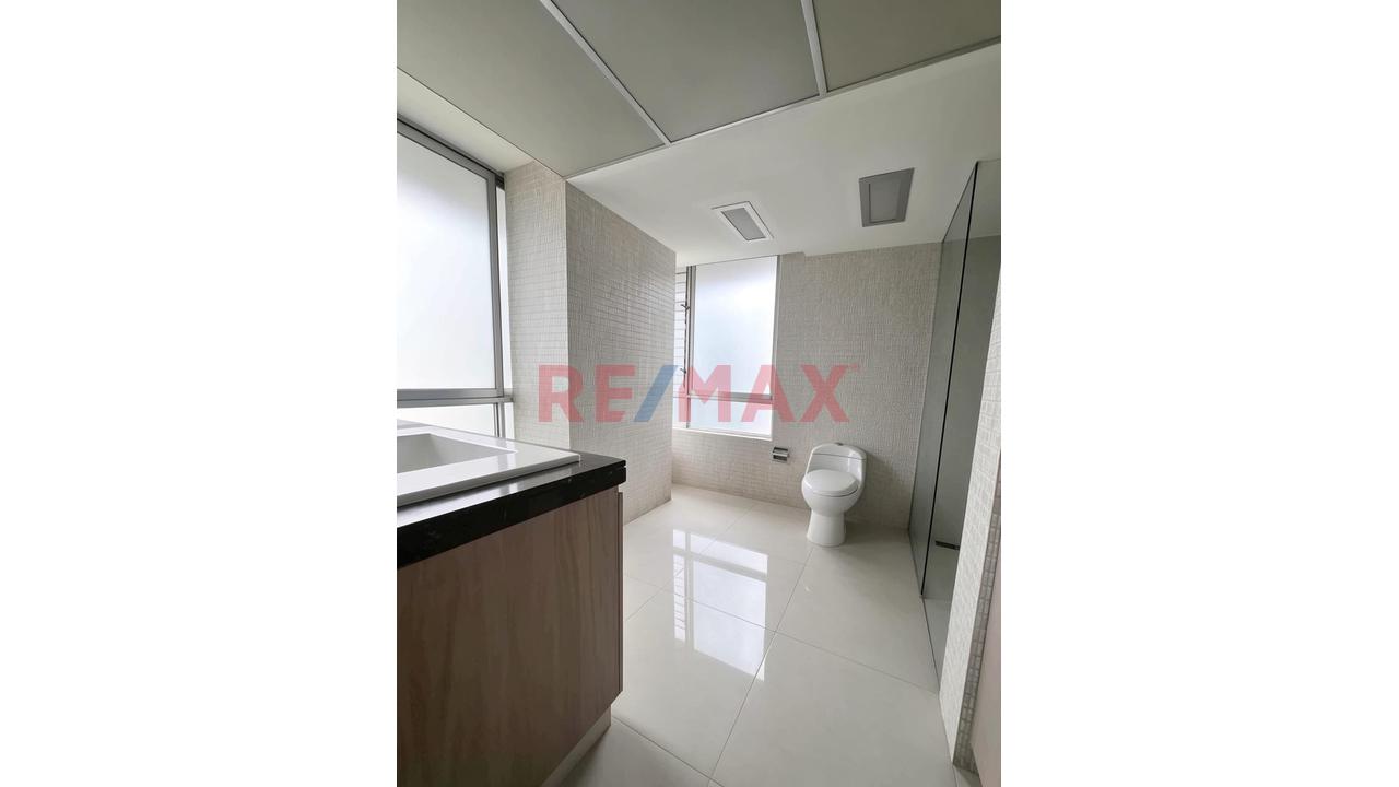 Alquiler  Departamento Remodelado Con Balcón En San Isidro "Edificio Lafayette" — foto 13