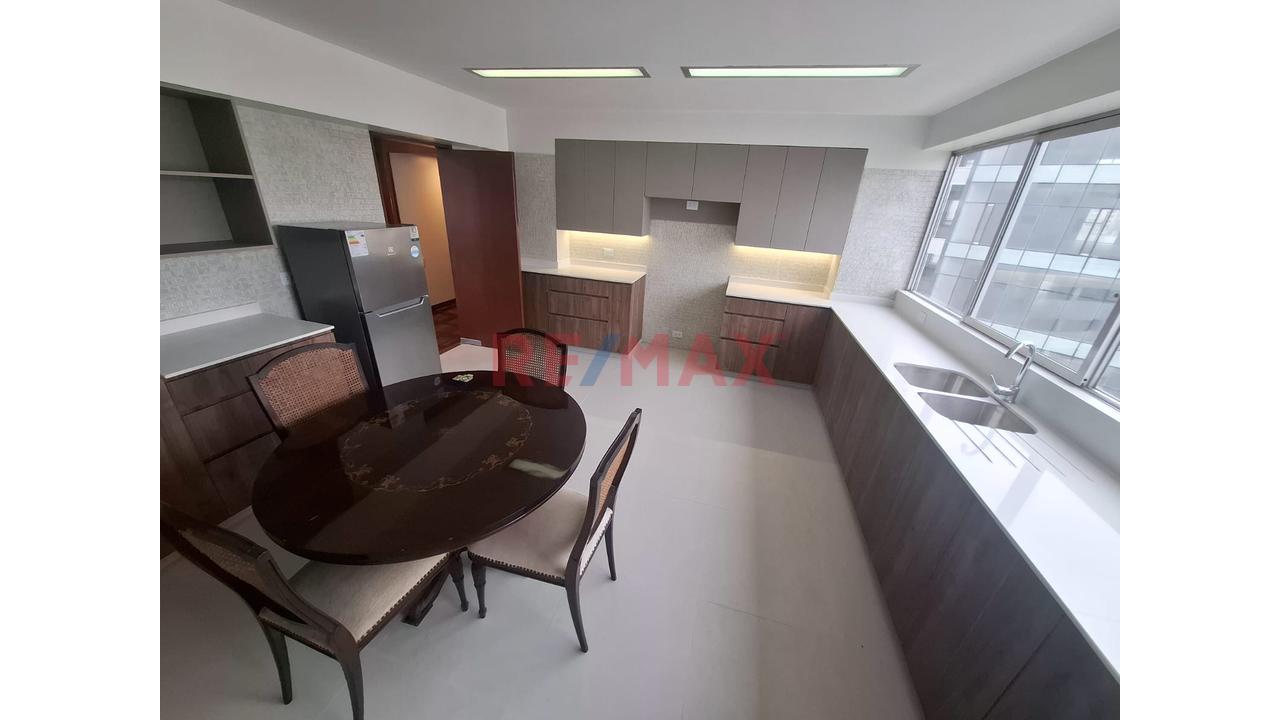 Alquiler  Departamento Remodelado Con Balcón En San Isidro "Edificio Lafayette" — foto 10