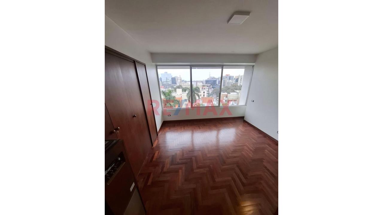 Alquiler  Departamento Remodelado Con Balcón En San Isidro "Edificio Lafayette" — foto 4