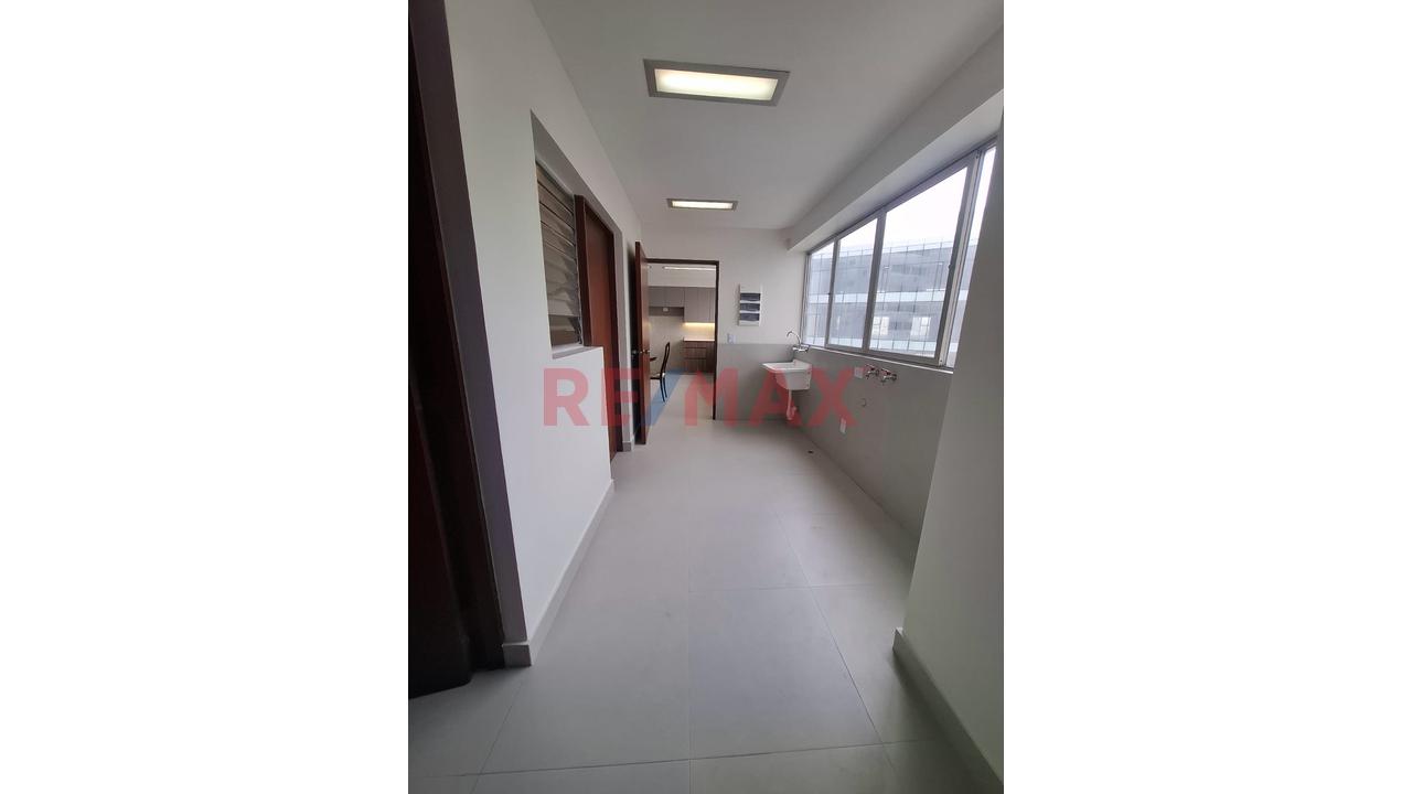 Alquiler  Departamento Remodelado Con Balcón En San Isidro "Edificio Lafayette" — foto 11