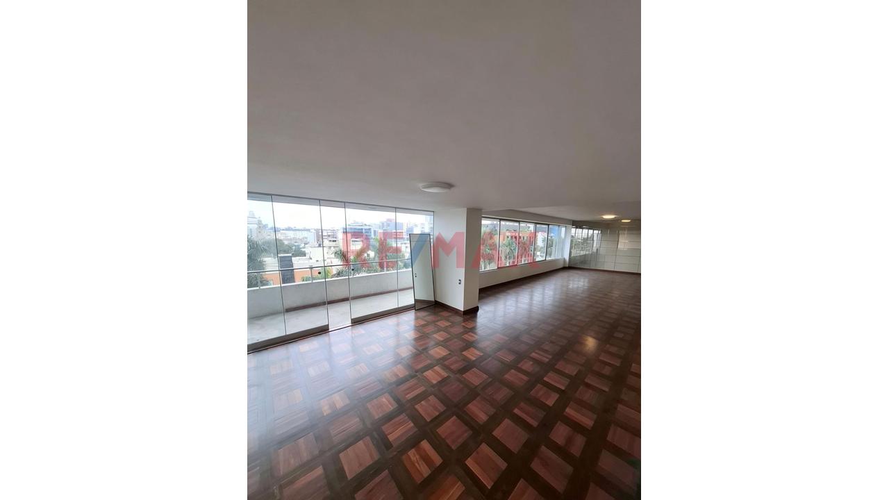 Alquiler  Departamento Remodelado Con Balcón En San Isidro "Edificio Lafayette" — foto 9