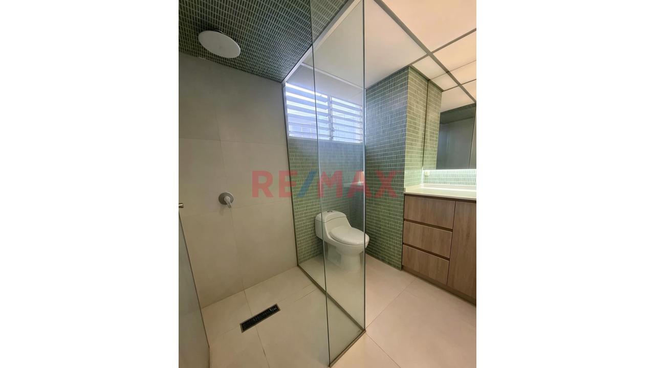 Alquiler  Departamento Remodelado Con Balcón En San Isidro "Edificio Lafayette" — foto 8