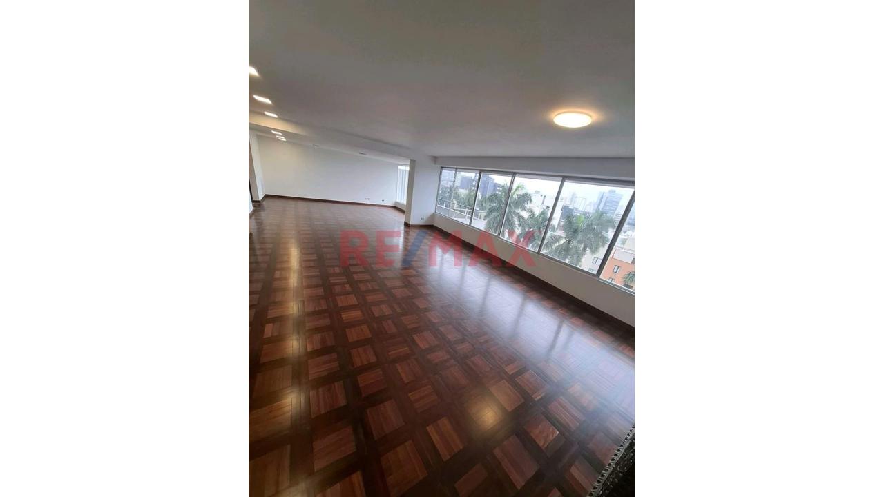 Alquiler  Departamento Remodelado Con Balcón En San Isidro "Edificio Lafayette" — foto 6