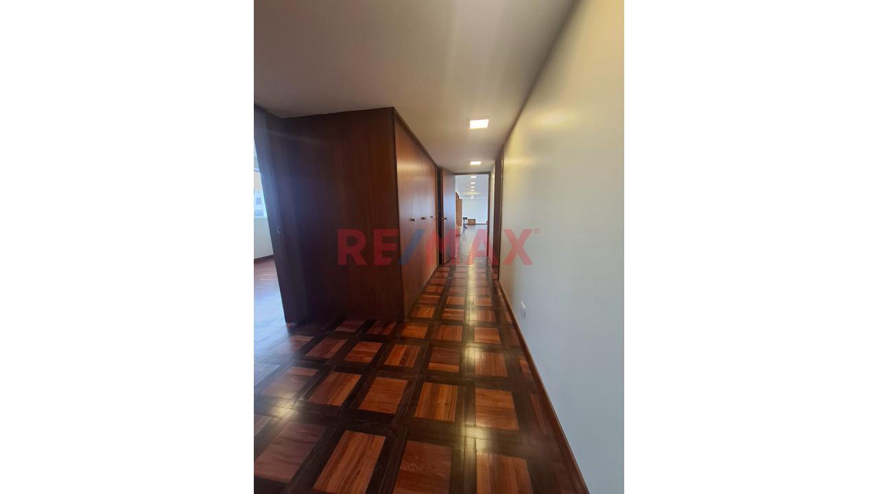 Alquiler  Departamento Remodelado Con Balcón En San Isidro "Edificio Lafayette" — foto 14