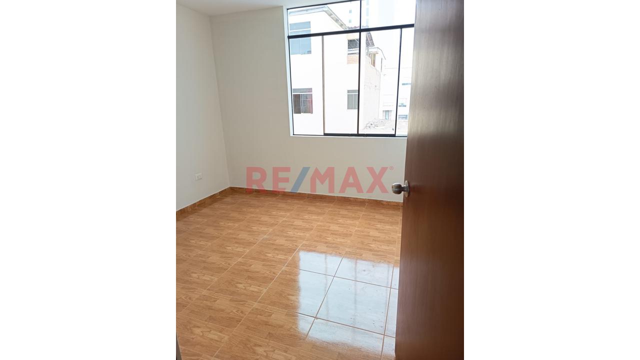 Se Alquila Lindo Departamento Con Vista A La Calle Zona Residencial Tranquila — foto 4
