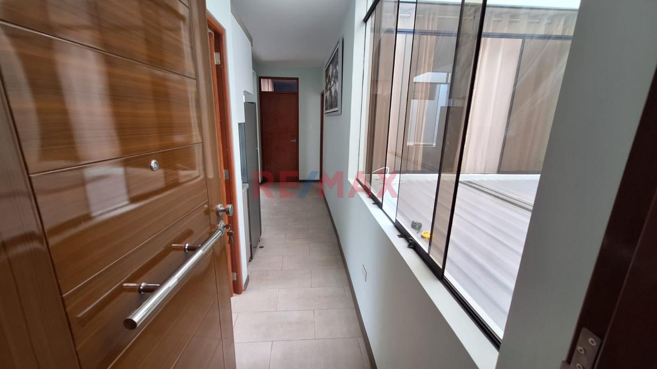 Venta De Departamento De Estreno De 3 Dormitorios En Ate Cerca A Centros Comerciales Colegios Y Bancos — foto 4