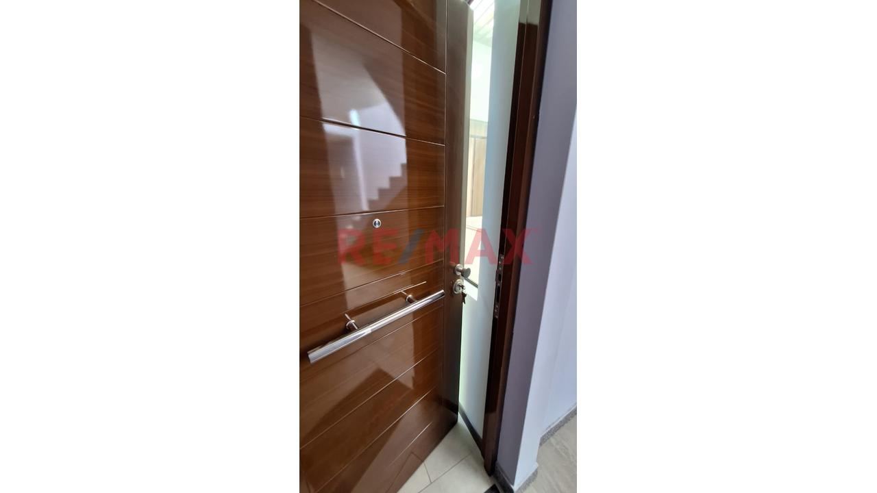 Venta De Departamento De Estreno De 3 Dormitorios En Ate Cerca A Centros Comerciales Colegios Y Bancos — foto 3