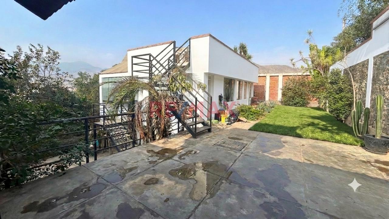 Venta Casa De 4 Niveles Con Patio, Terraza Y Jardín En La Molina - 12