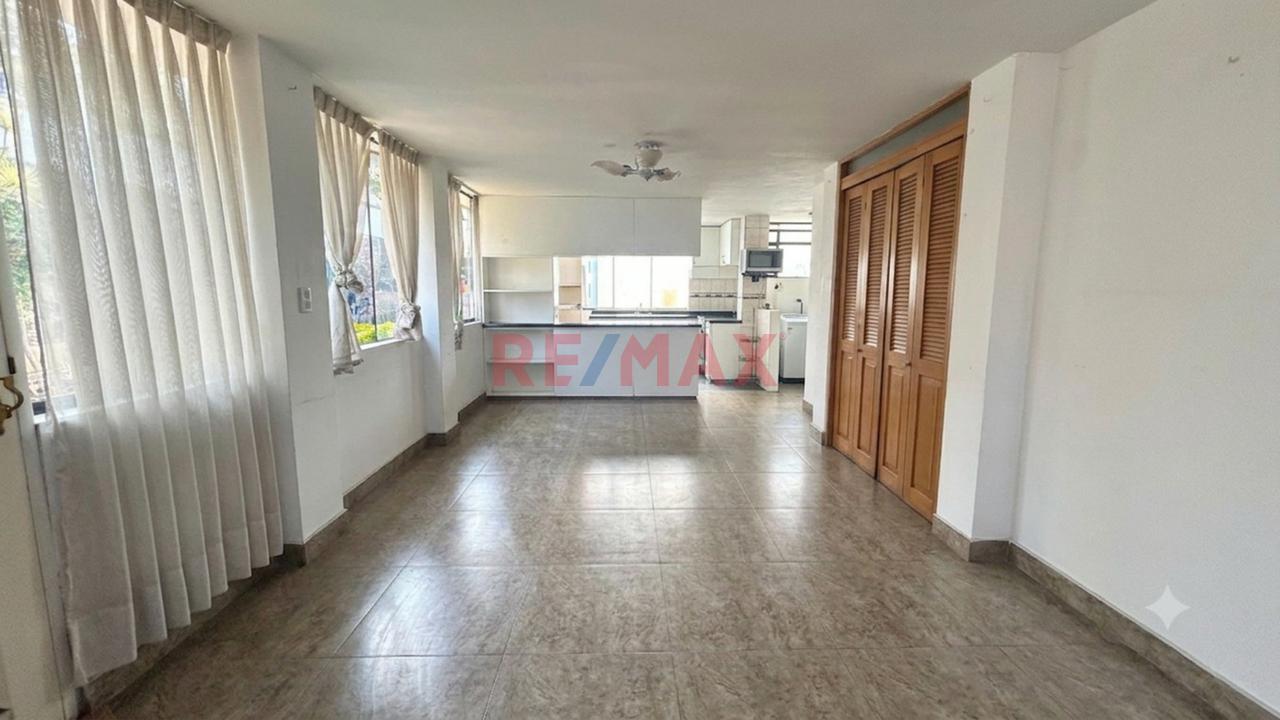 Venta Casa De 4 Niveles Con Patio, Terraza Y Jardín En La Molina - 16