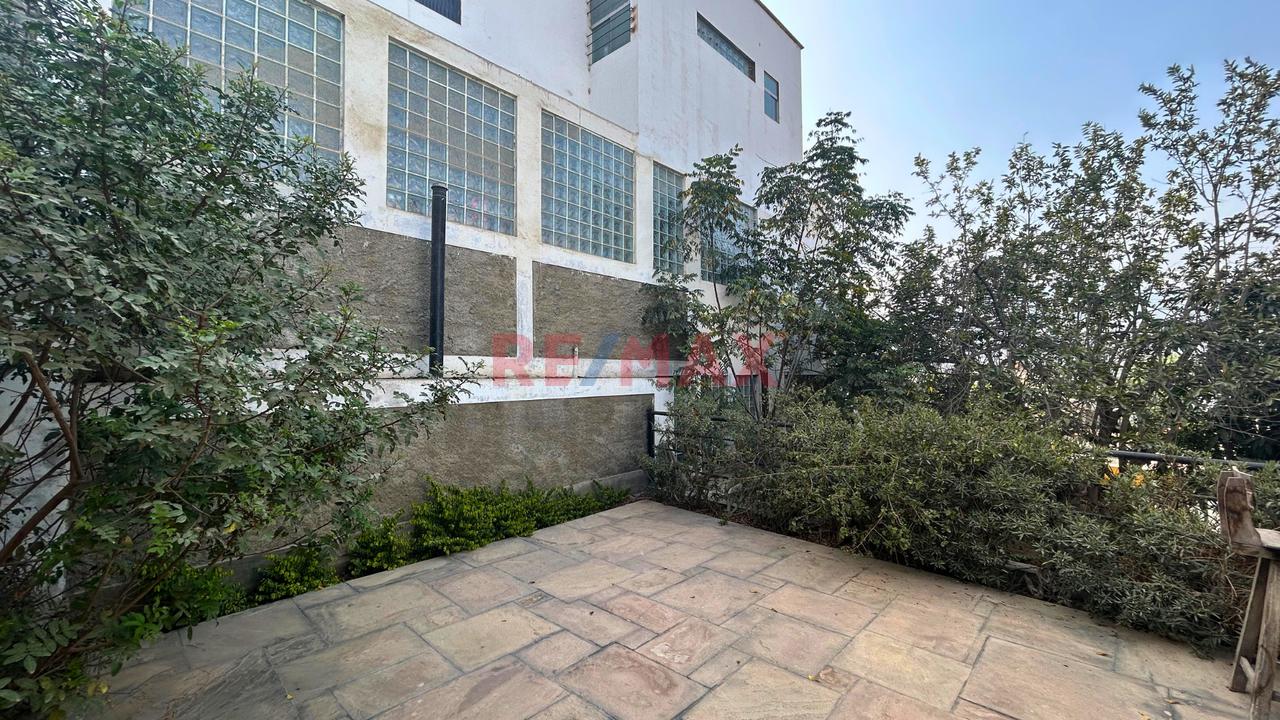 Venta Casa De 4 Niveles Con Patio, Terraza Y Jardín En La Molina - 3