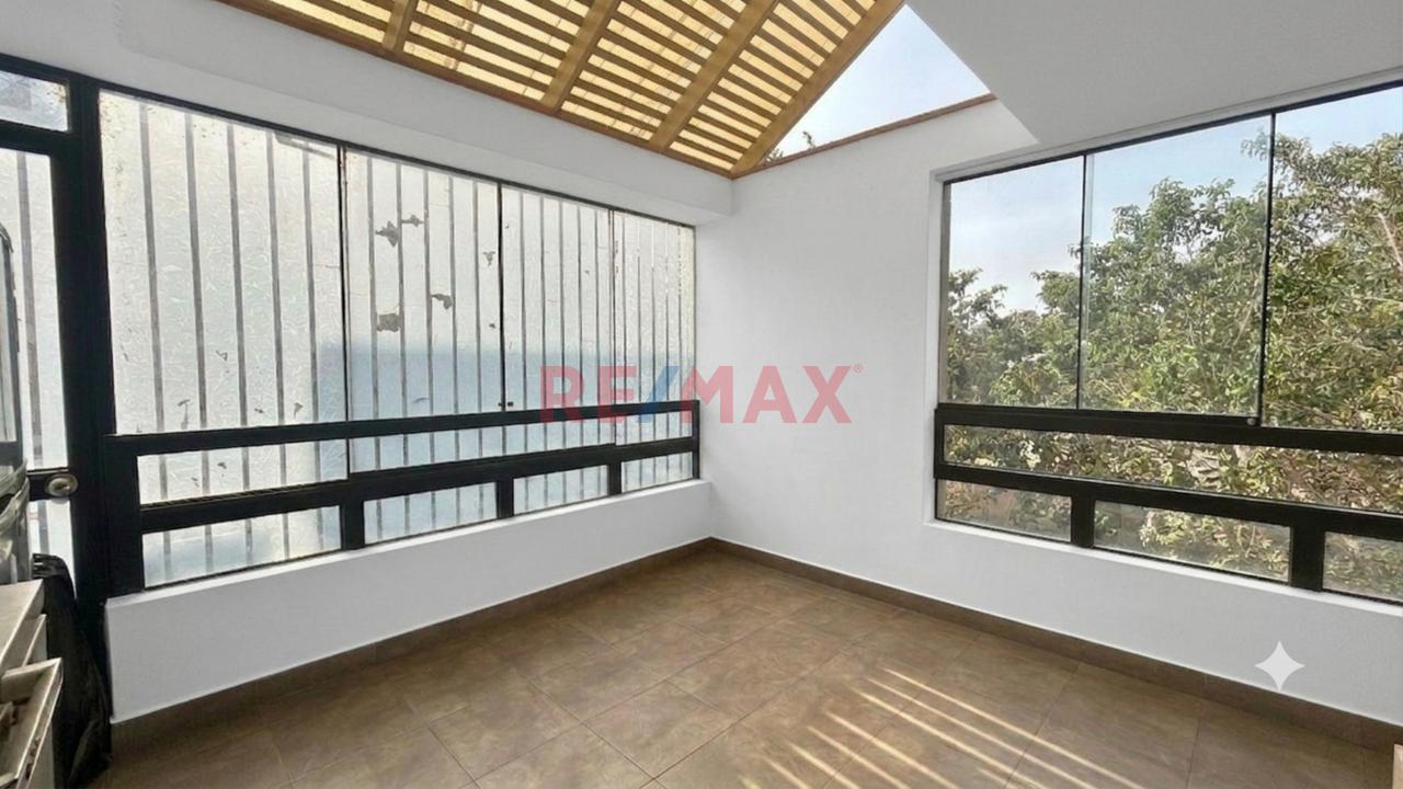 Venta Casa De 4 Niveles Con Patio, Terraza Y Jardín En La Molina - 13