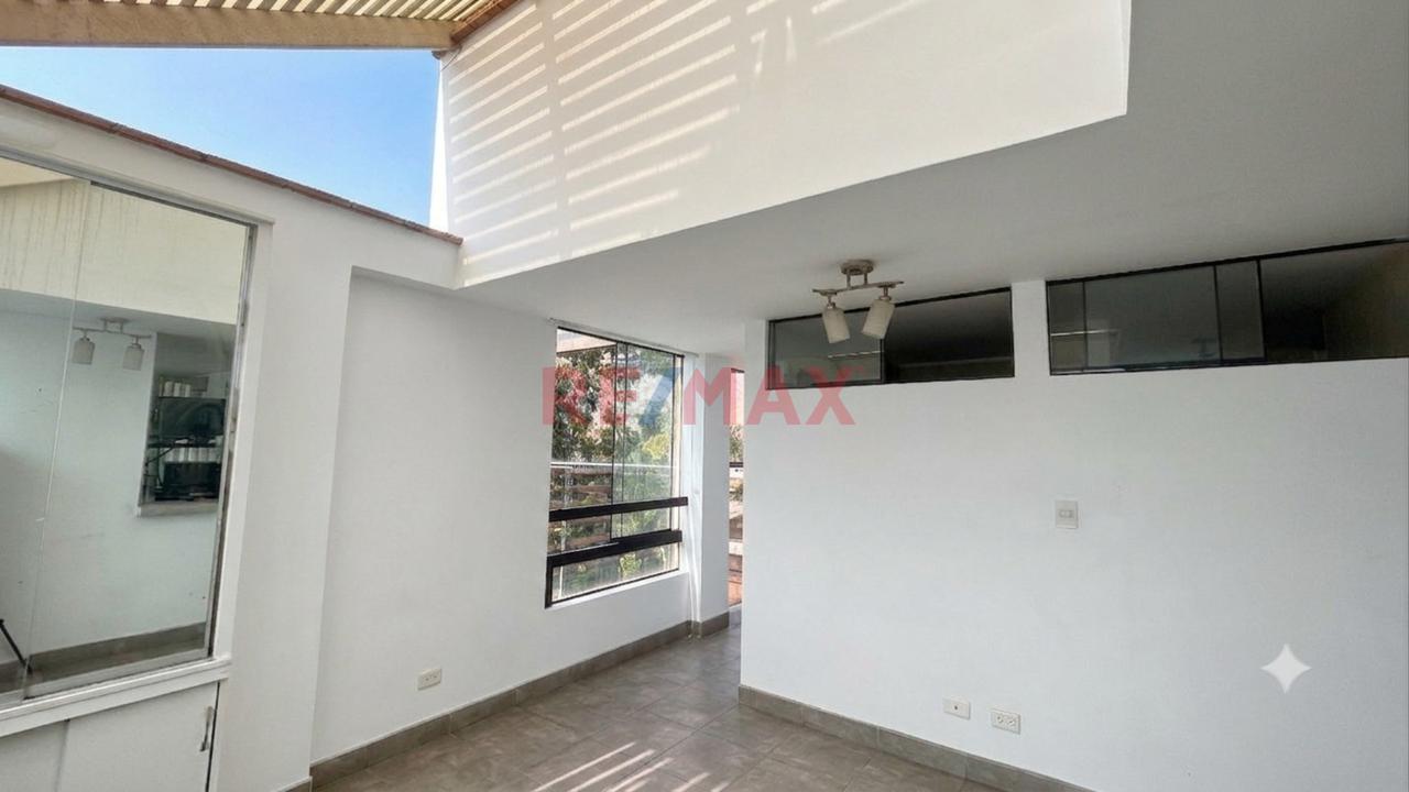 Venta Casa De 4 Niveles Con Patio, Terraza Y Jardín En La Molina - 6
