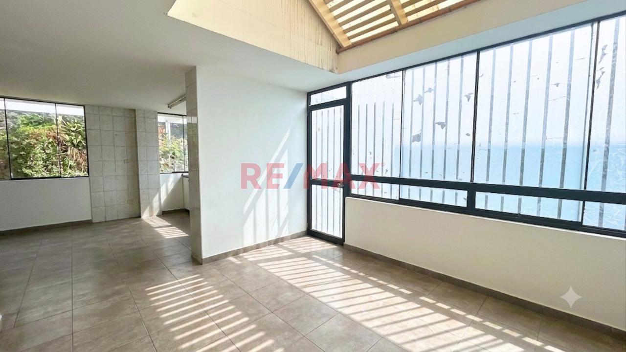 Venta Casa De 4 Niveles Con Patio, Terraza Y Jardín En La Molina - 8