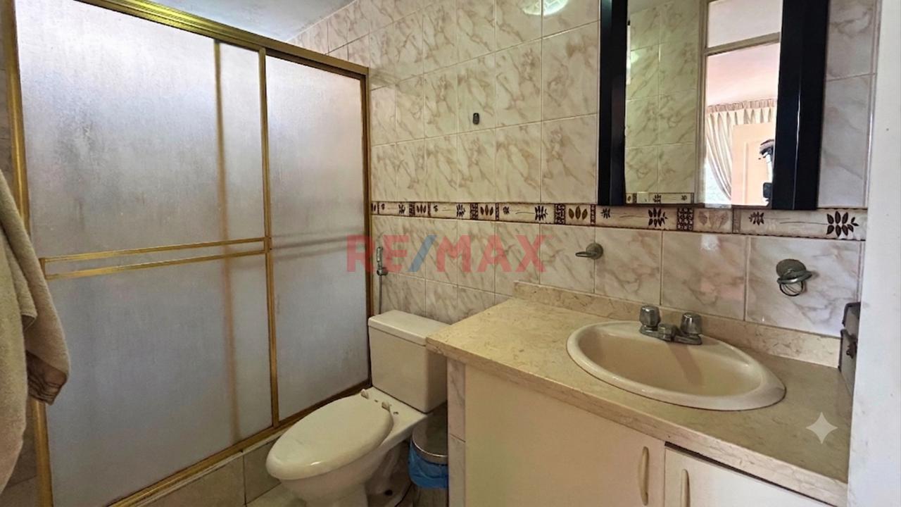 Venta Casa De 4 Niveles Con Patio, Terraza Y Jardín En La Molina - 11