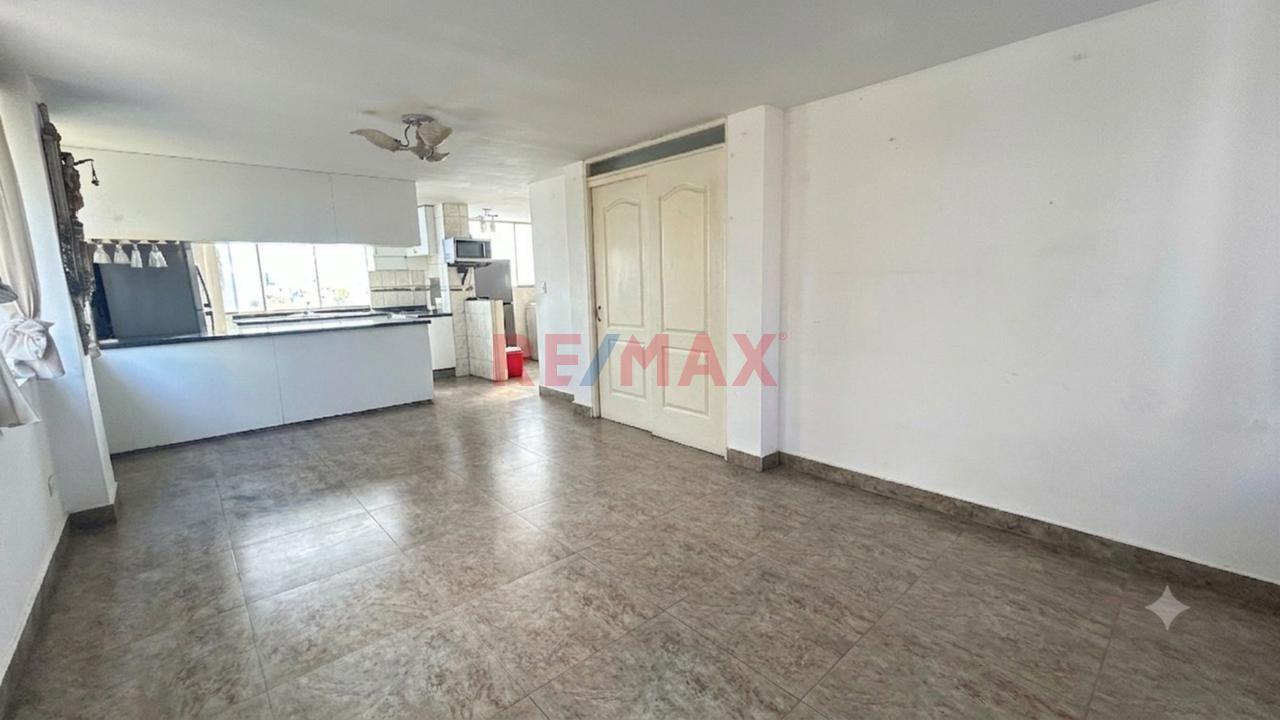 Venta Casa De 4 Niveles Con Patio, Terraza Y Jardín En La Molina - 19