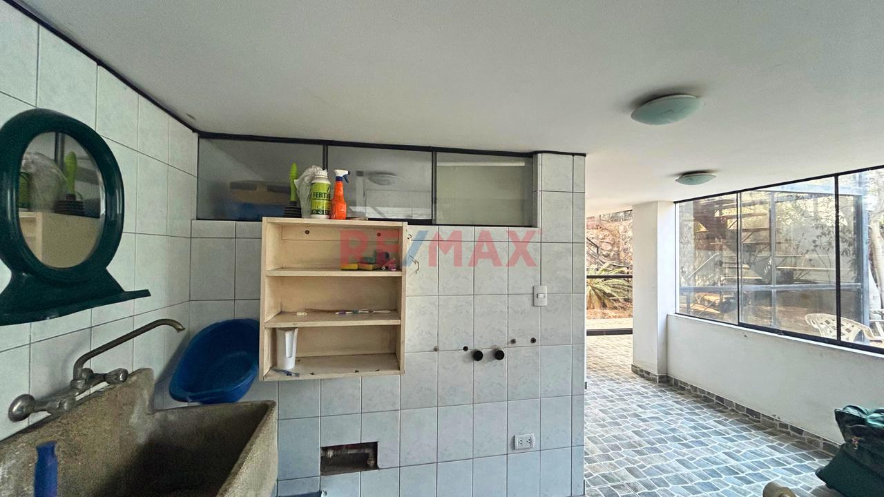 Venta Casa De 4 Niveles Con Patio, Terraza Y Jardín En La Molina - 17
