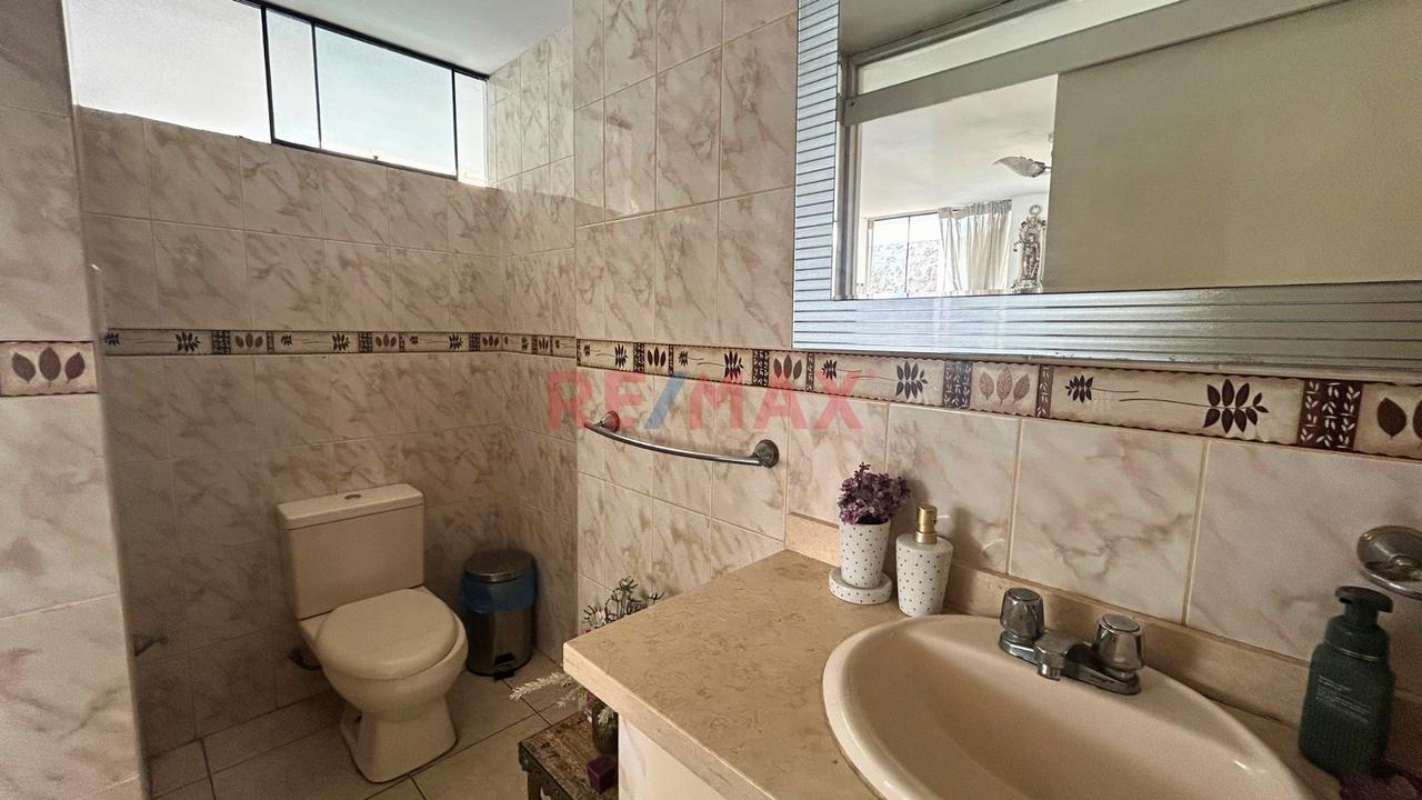 Venta Casa De 4 Niveles Con Patio, Terraza Y Jardín En La Molina - 5