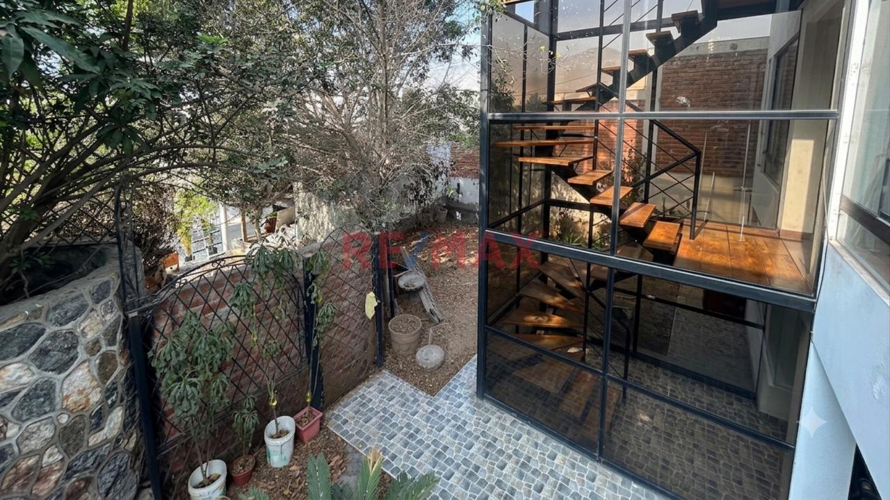 Venta Casa De 4 Niveles Con Patio, Terraza Y Jardín En La Molina - 9
