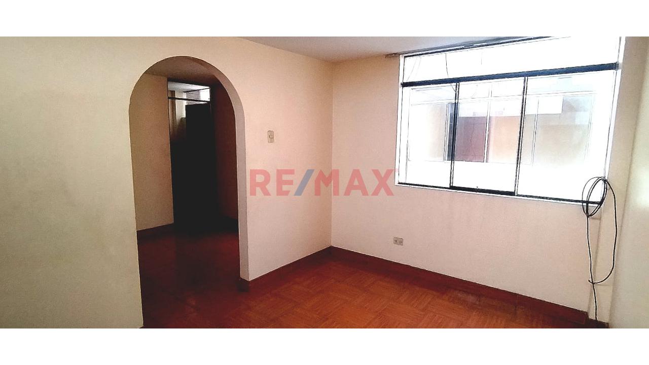 Venta De Amplio Departamento En Los Olivos — foto 7