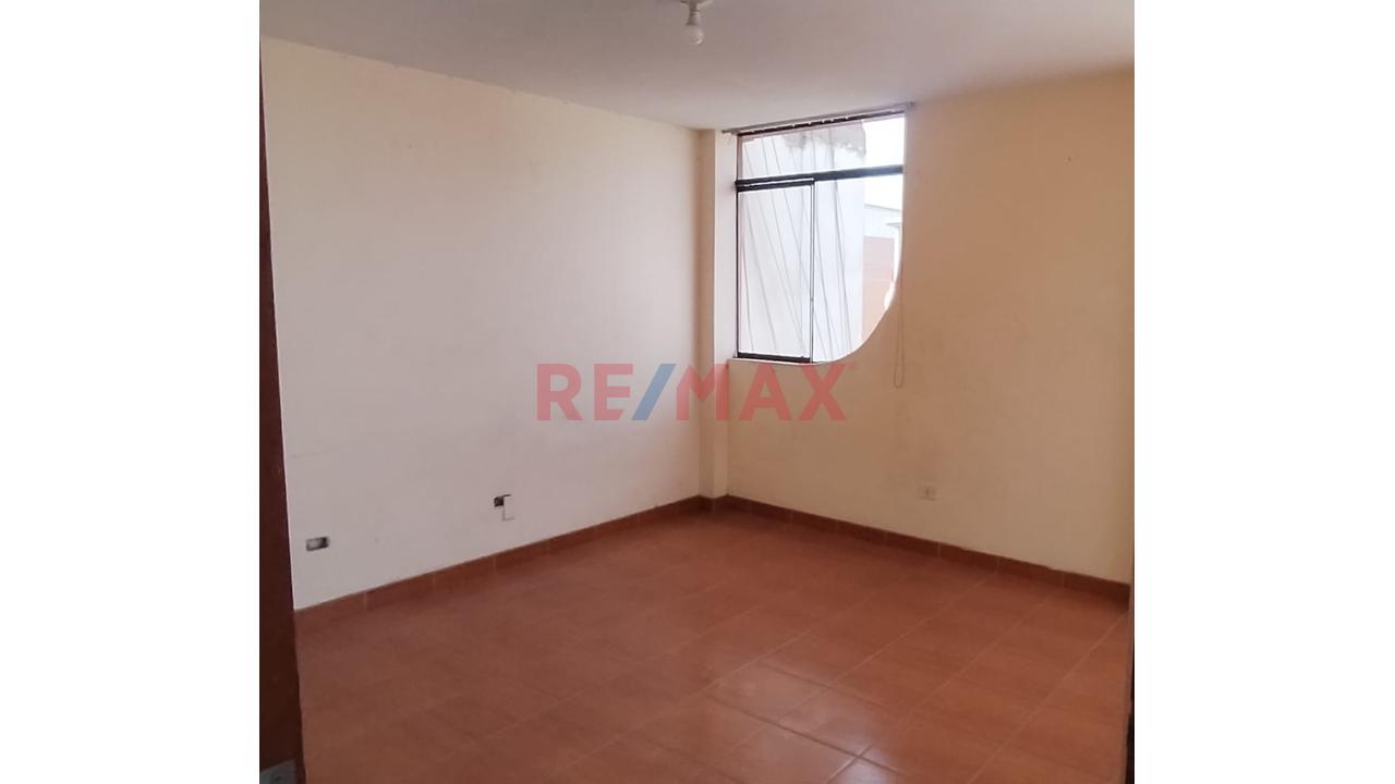 Venta De Amplio Departamento En Los Olivos — foto 3