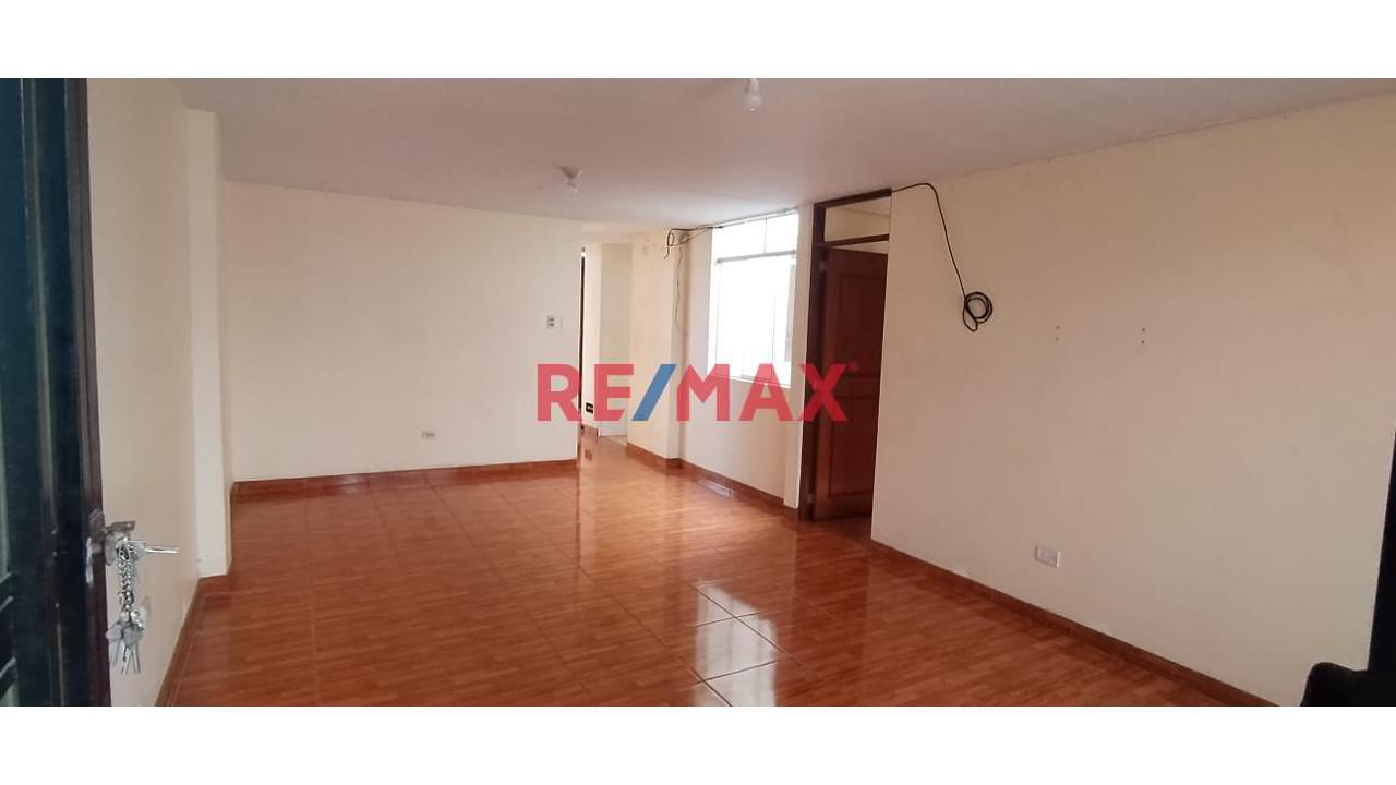 Venta De Amplio Departamento En Los Olivos