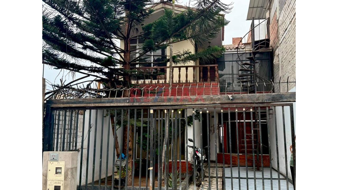Casa De 3 Pisos En Venta - Lurín - 17