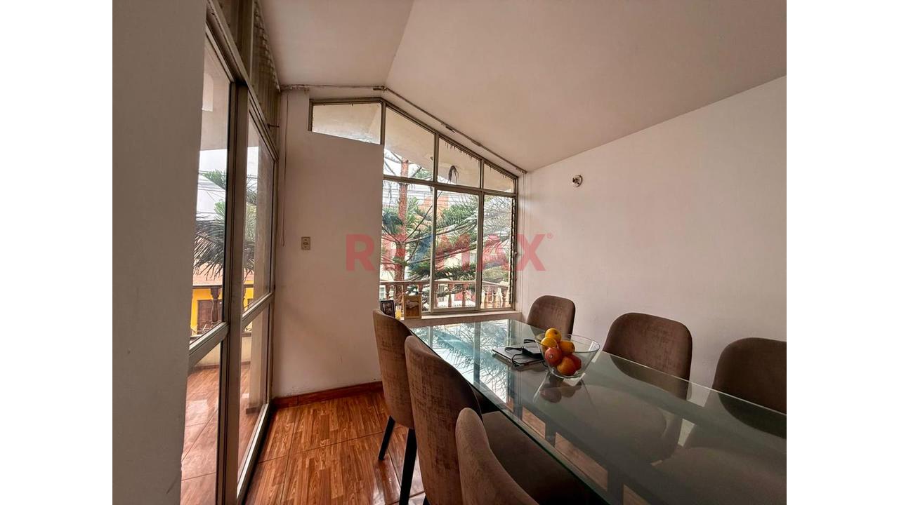 Casa De 3 Pisos En Venta - Lurín - 2